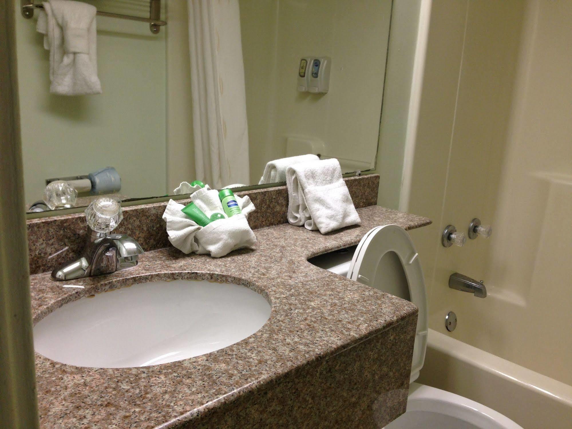 Guest Inn Пиджен Фордж Екстериор снимка